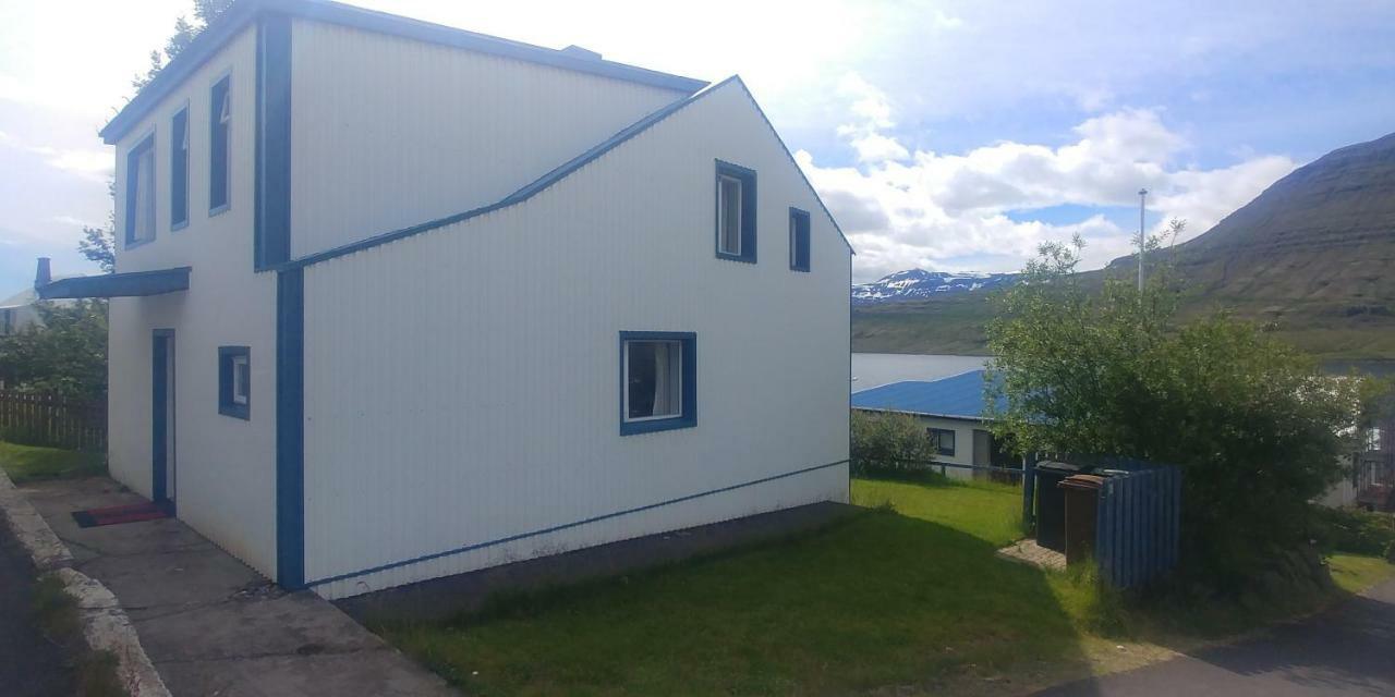 East Iceland Homestay Eskifjörður Exteriör bild